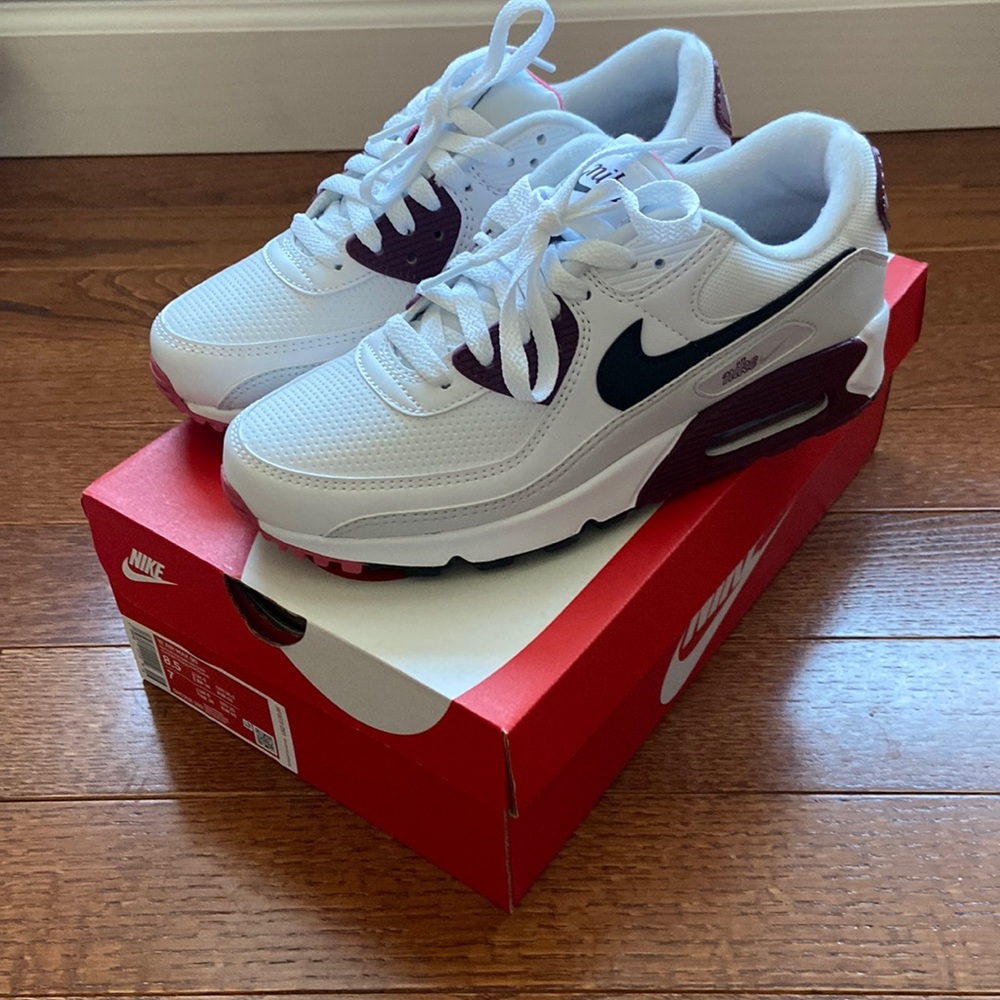 Nike air max 90. Women’s 8.5